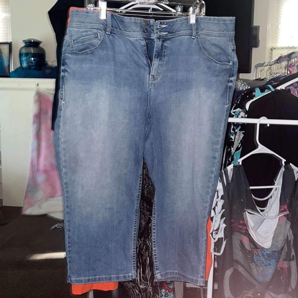 Lane Bryant blue capris size 18 stretch
